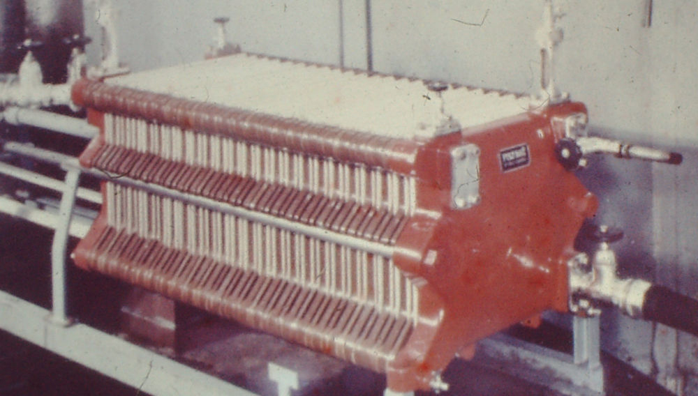 Ausschnitt eines Kieselgurschichtenfilters um 1960